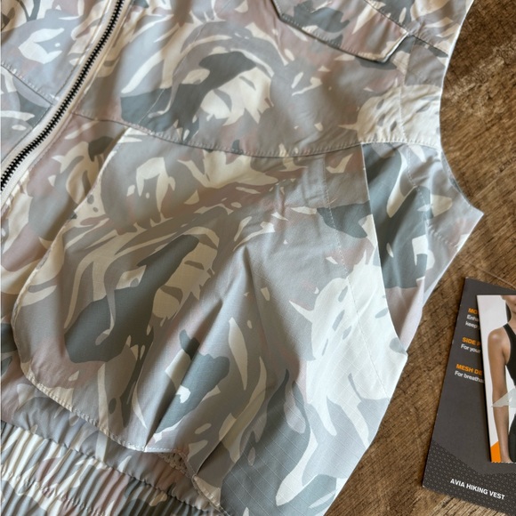 Avia Women's Athletic Vest Size Medium - Picture 4 of 8